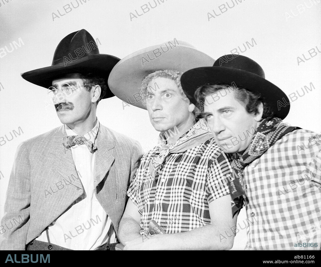 CHICO MARX, GROUCHO MARX, HARPO MARX und THE MARX BROTHERS in MARX BROTHERS - GO WEST, 1940 (GO WEST), unter der Regie von EDWARD BUZZELL. Copyright M.G.M.