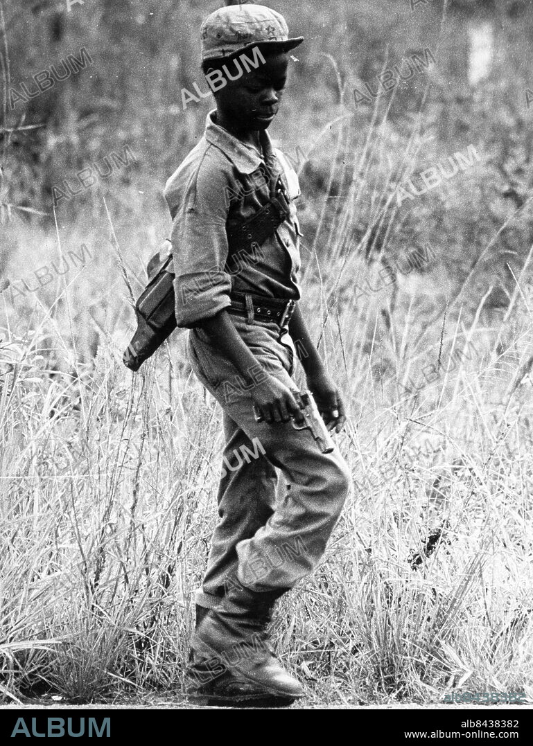 Angola 1970. Angolan War of Independence. With a gun in his hand and the rifle on his back. One of the thousands of children who age prematurely around the world as a result of war experiences. Learning to kill at the age of twelve leaves its mark. Photo: Sven-Erik Sjoberg / DN / TT / Code: 53.