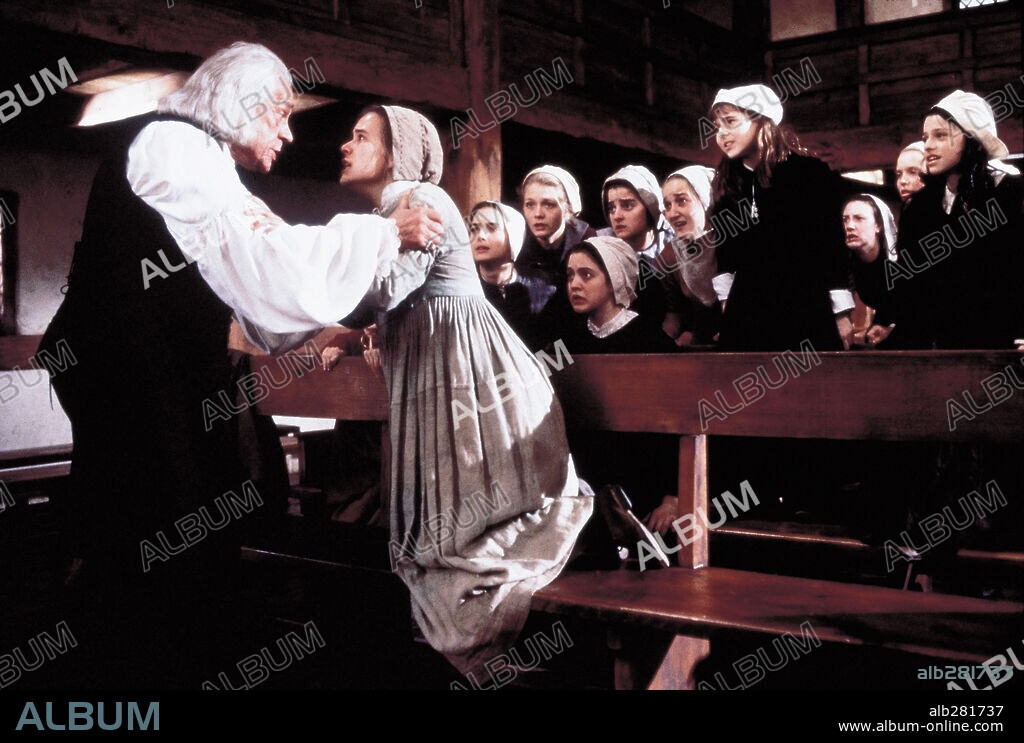 PAUL SCOFIELD and WINONA RYDER in THE CRUCIBLE, 1996, directed by NICHOLAS HYTNER. Copyright 20TH CENTURY FOX / WETCHER, BARRY.