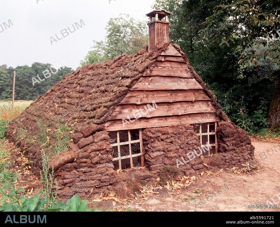 Arnhem, Openluchtmuseum / Plaggenhütte aus Tange / Stadskanaal © Barbara Opitz Format / Filmsize: 4,5 × 6 cm.