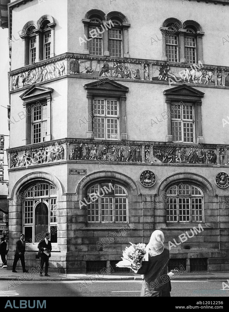 Frieze-girt building on Essex Quay, Dublin.