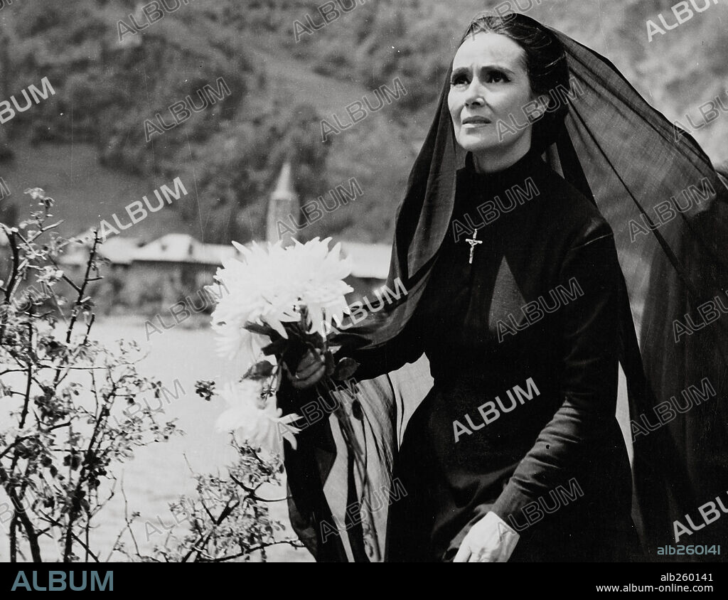 DOLORES DEL RIO en LA DAMA DEL ALBA, 1966, dirigida por FRANCISCO ROVIRA BELETA.