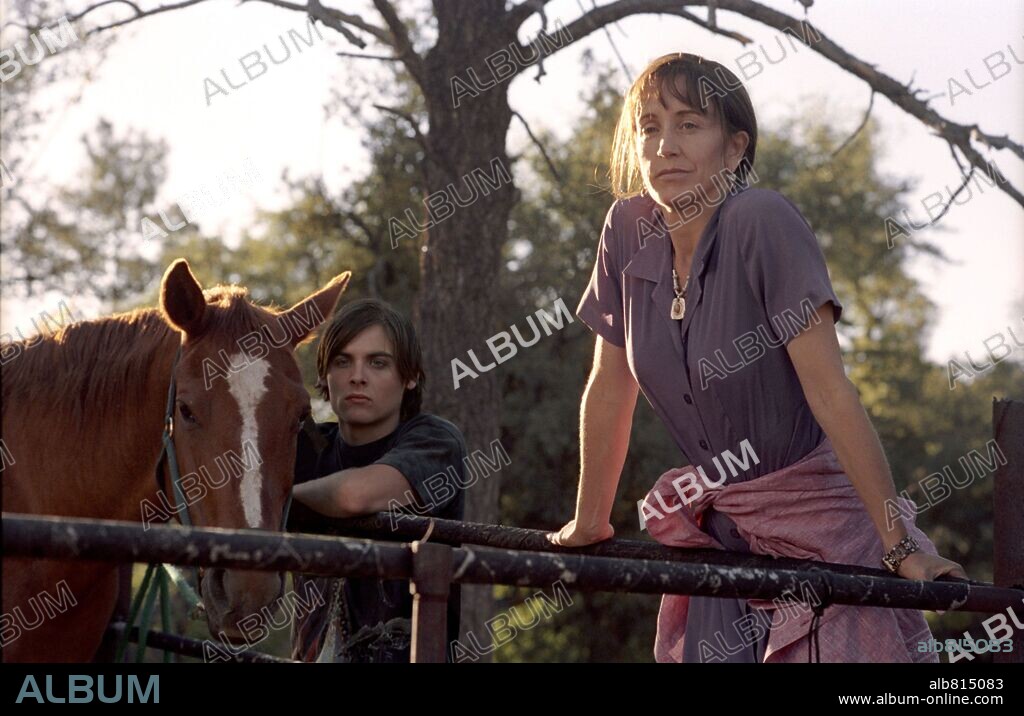 FELICITY HUFFMAN and KEVIN ZEGERS in TRANSAMERICA, 2005, directed by DUNCAN TUCKER. Copyright BELLADONNA PRODUCTIONS.