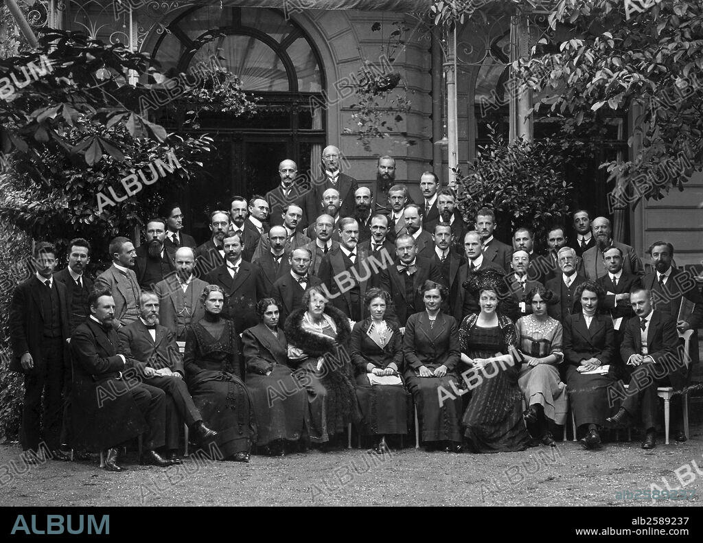 International Psychoanalytic Congress. 1911. Sigmund Freud and Carl Jung seen at the centre of the group.