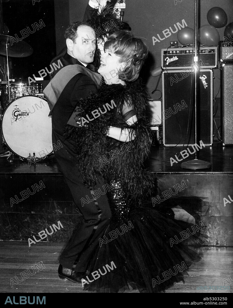 Eli wallach. anne jackson. 1966. (Photo by: Marka/Universal Images Group via Getty Images).