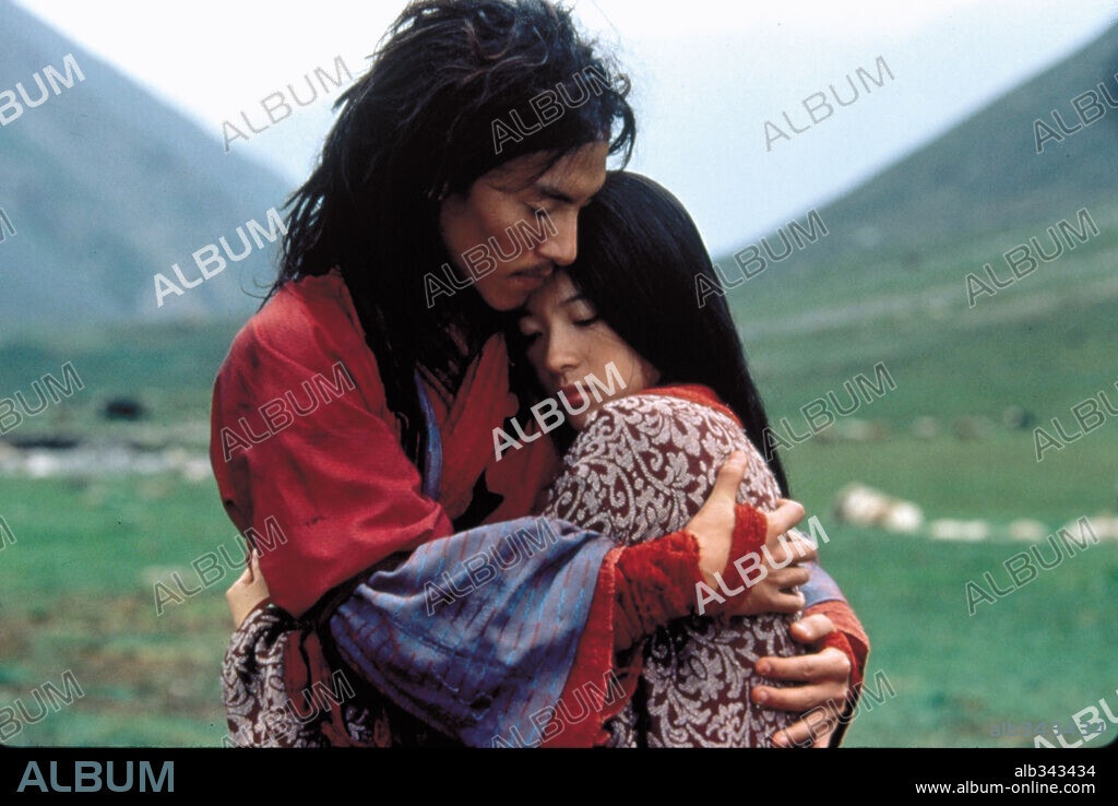 CHANG CHEN and ZIYI ZHANG in CROUCHING TIGER, HIDDEN DRAGON, 2000 (WO HU CANG LONG), directed by ANG LEE. Copyright COLUMBIA TRI STAR.
