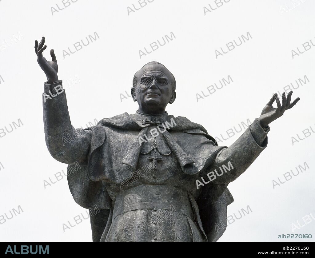 Pope John Paul II (1920-2005). Statue of the pontifex by Juan de Avalos (1911-2006) in 1988. Bronze. Detail. Front Almudena Cathedral. Madrid, Spain.