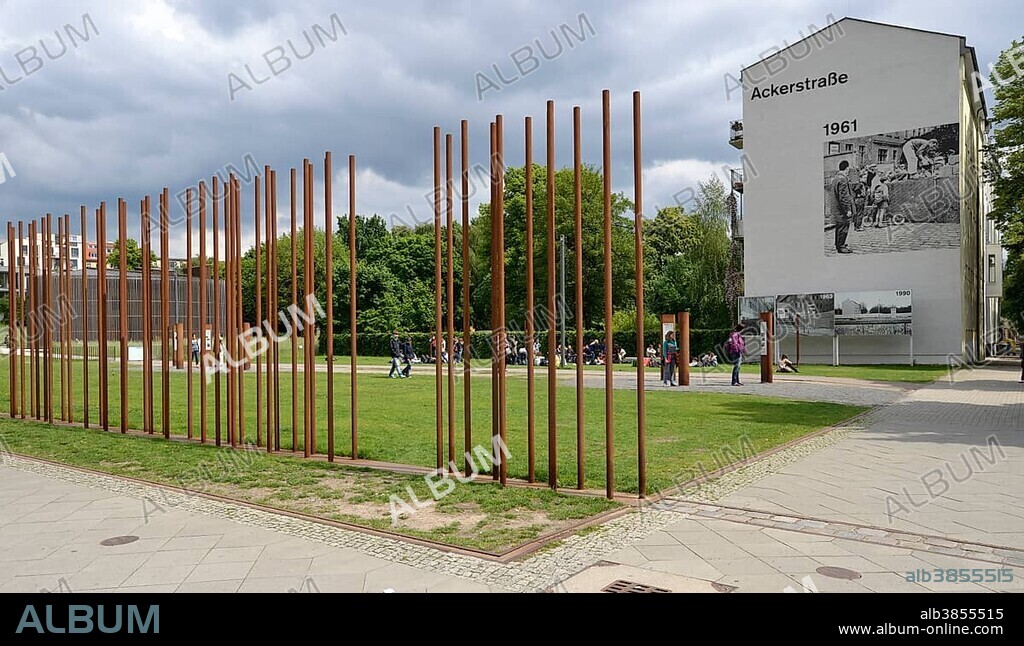 Marking of the path of the Wall through steel beams, photo showing the construction of the wall on a building on Ackerstrasse, Berlin Wall Memorial, Bernauer Strasse, Berlin, Berlin, Germany, Europe.