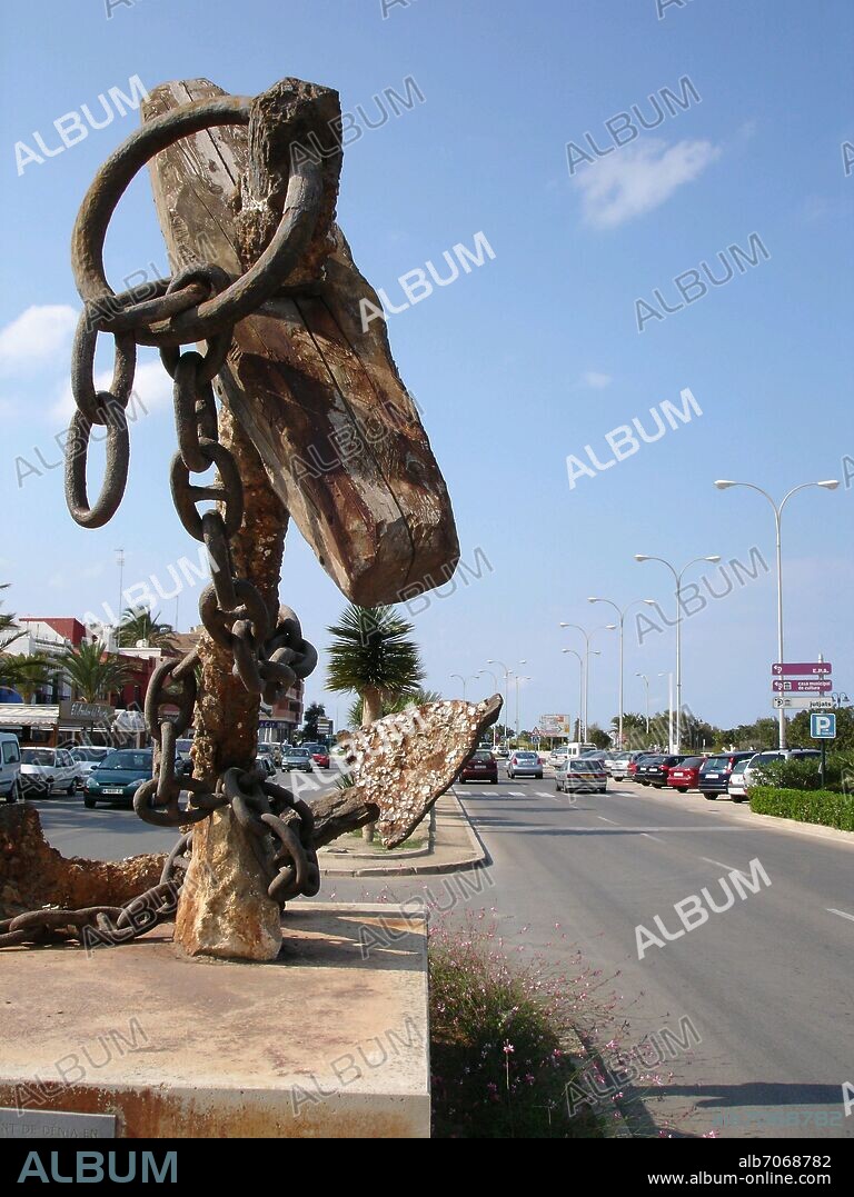 MONUMENTO DEL ANCLA EN EL PUERTO DE DENIA.