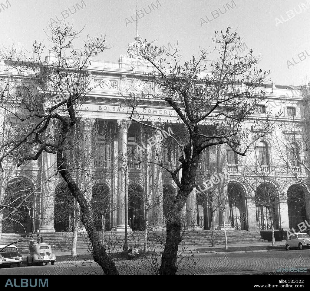 ENRIQUE REPULLES Y VARGAS. FACHADA DEL EDIFICIO DE LA BOLSA - 1886 - FOTOGRAFIA EN BLANCO Y NEGRO - AÑOS 60.