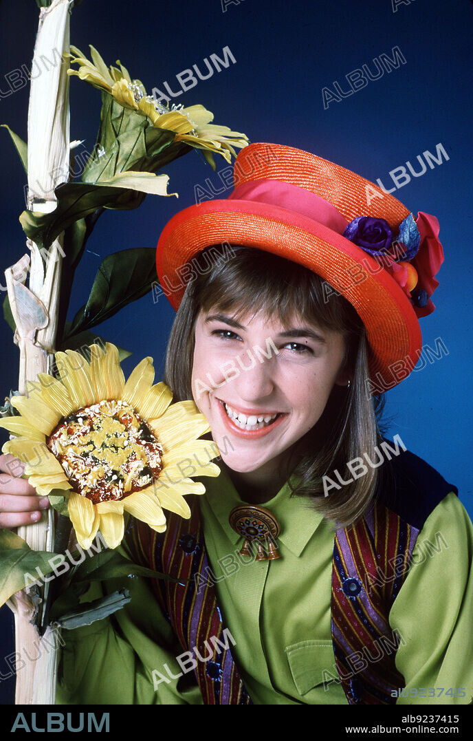 MAYIM BIALIK in BLOSSOM, 1990, directed by BILL BIXBY, TED WASS and ZANE BUZBY. Copyright TOUCHSTONE TELEVISION.