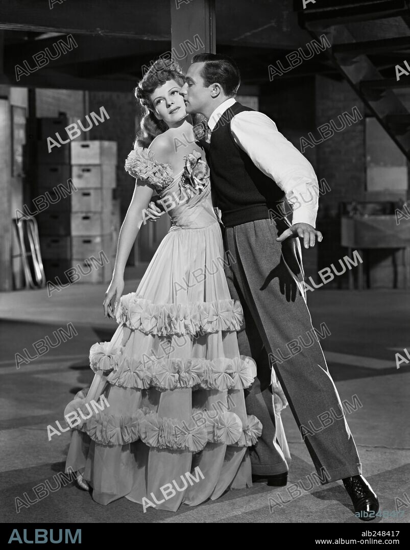 GENE KELLY y RITA HAYWORTH en LAS MODELOS, 1944 (COVER GIRL), dirigida por CHARLES VIDOR. Copyright COLUMBIA PICTURES.