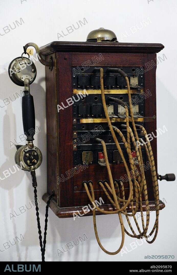Centralita telefónica alemana, modelo OB O5, año 1905. Deutsches Technikmuseum. Berlin. Alemania.