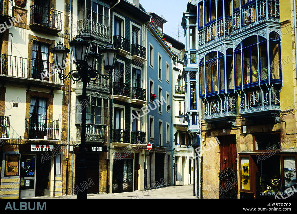 Oviedo, calle de la Rua, Cimadevilla.