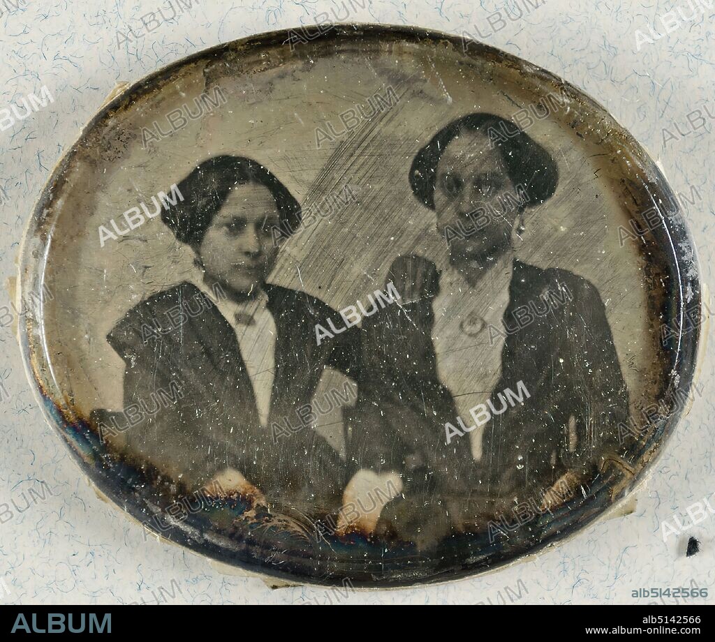Two young women, daguerreotype, Total: height: 3,50 cm; width: 4,20 cm, label: verso: stamped: portrait photography, woman, double portrait, half-length portrait.