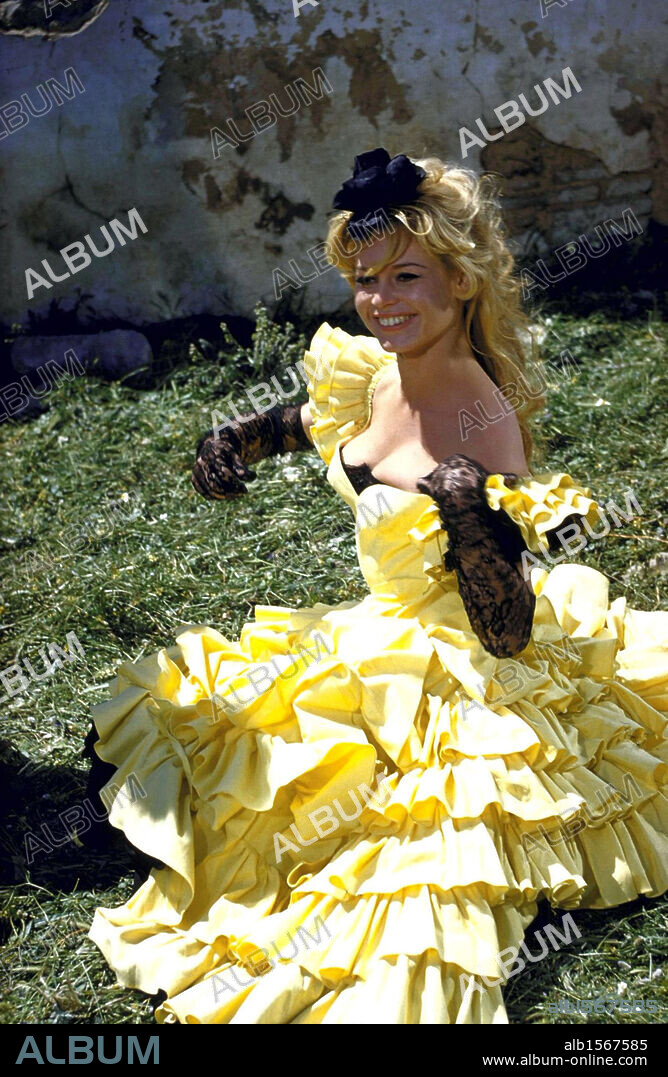 BRIGITTE BARDOT in SHALAKO, 1968, directed by EDWARD DMYTRYK. Copyright CENTRAL CINEMA COMPANY FILM.