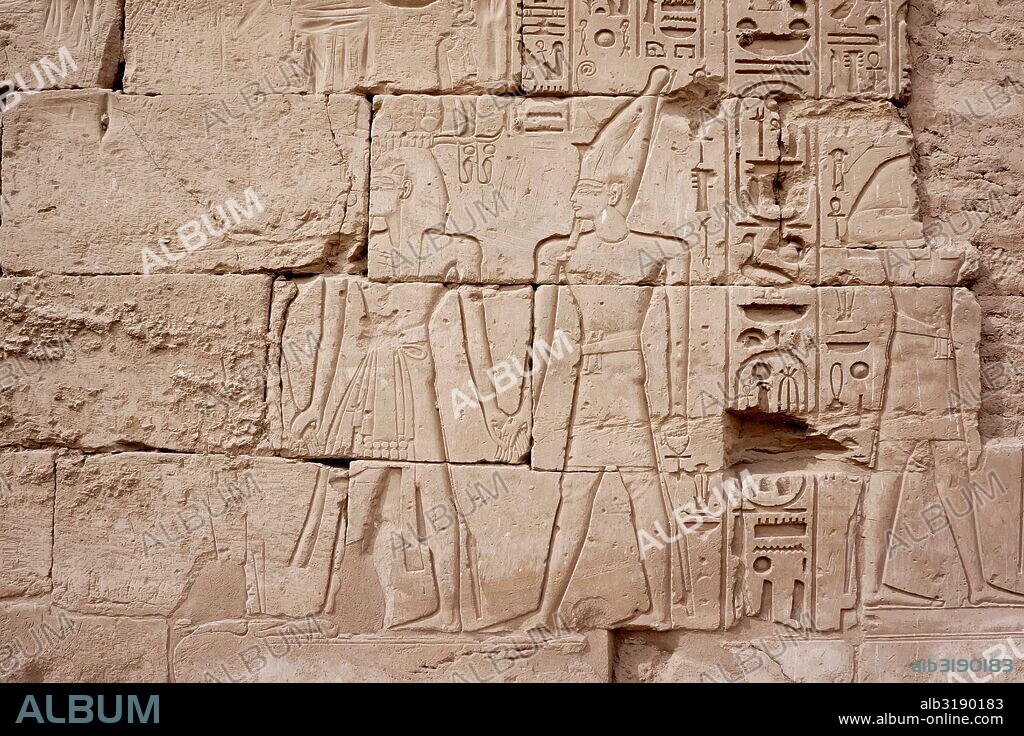 Templo de Luxor.  Egipto. Situado en el corazón de la antigua Tebas, fue construido esencialmente bajo las dinastías XVIII y XIX egipcias.