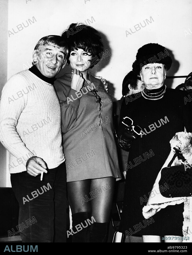 Renato rascel, maria grazia buccella, paola borboni, rome 1968.