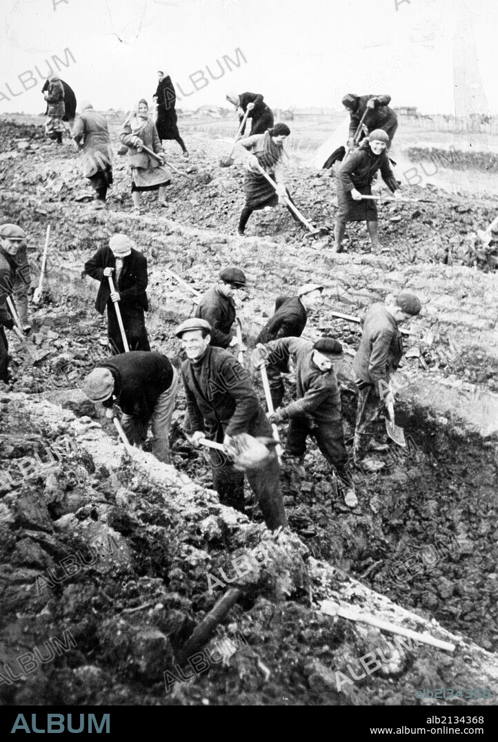 Defense of leningrad during world war ll, civilians digging anti-tank ditches. 01/02/2013