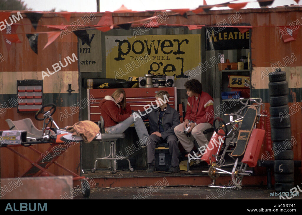 CORBIN BLEU, KRISTEN STEWART and MAX THIERIOT in CATCH THAT KID, 2004, directed by BART FREUNDLICH. Copyright 20TH CENTURY FOX / FOREMAN, RICHARD.
