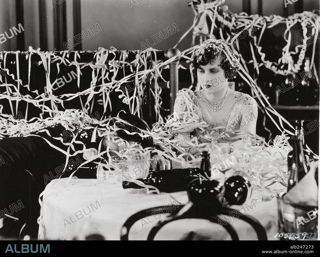 EVELYN BRENT en LA LEY DEL HAMPA, 1927 (UNDERWORLD), dirigida por JOSEF VON STERNBERG. Copyright PARAMOUNT PICTURES.