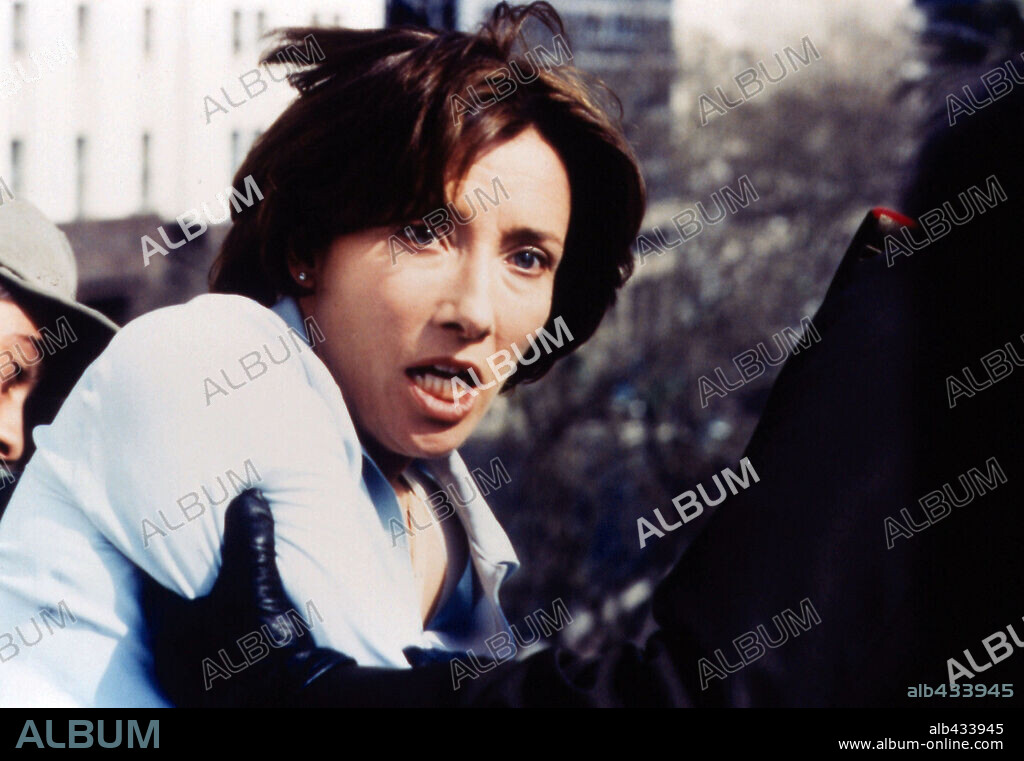 EMMA THOMPSON en IMAGINING ARGENTINA, 2003, dirigida por CHRISTOHER HAMPTON. Copyright ARENAS ENTERTAINMENT.