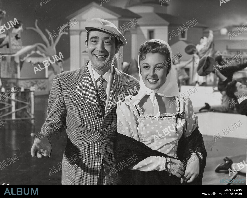 LOLITA SEVILLA and PEPE BLANCO in LA CHICA DEL BARRIO, 1956, directed by RICARDO NUÑEZ. Copyright PRODUCCIONES BENITO PEROJO.