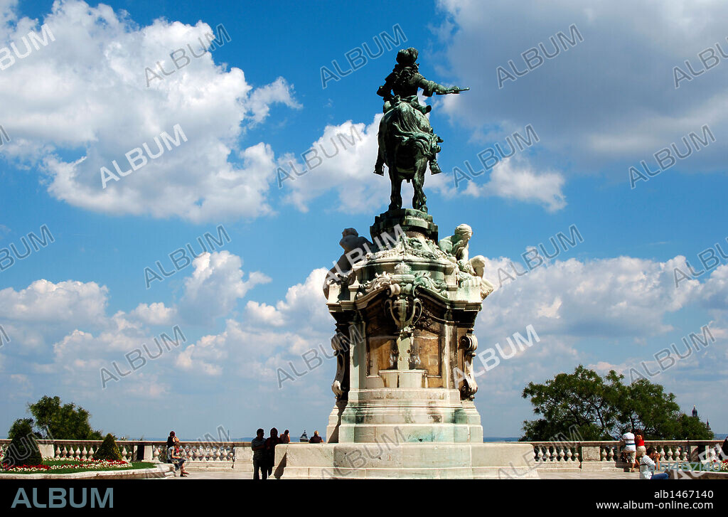 Eugene of Savoy Carignan (1663-1736), called Prince Eugene. French political and military service in Austria. Highlighted in the struggle for the liberation of Vienna from the Turks and in successive campaigns in the Danube. Statue of Prince by Jozsef Rona (1861-1939) in 1900 to commemorate the Battle of Zenta, 1697. Budapest. Hungary.