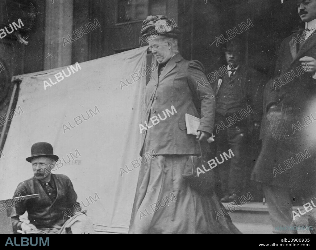 BAIN NEWS SERVICE. Dr. Mary Hobart, between c1910 and c1915.