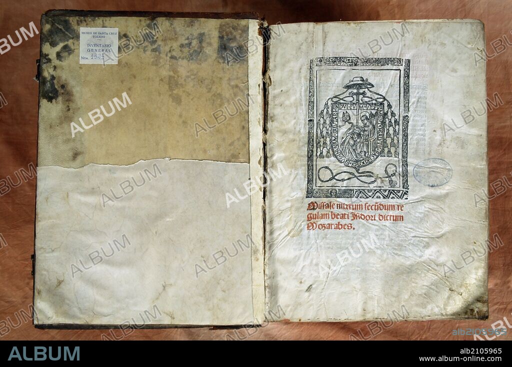 MISAL MOZARABE. PORTADA CON GRABADO DE ESCUDO. (EN EL MUSEO DE SANTA CRUZ).