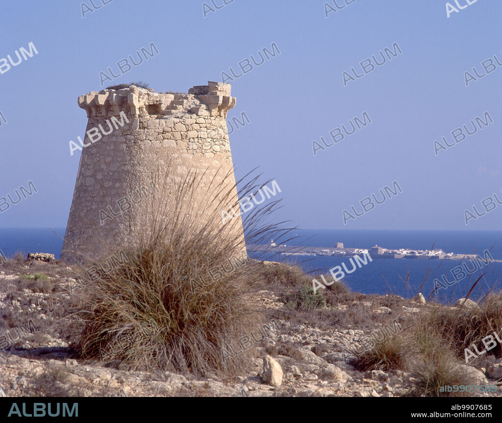 TORRE DE LA ESCALETA - ISLA PLANA O DE NUEVA TABARCA AL FONDO.