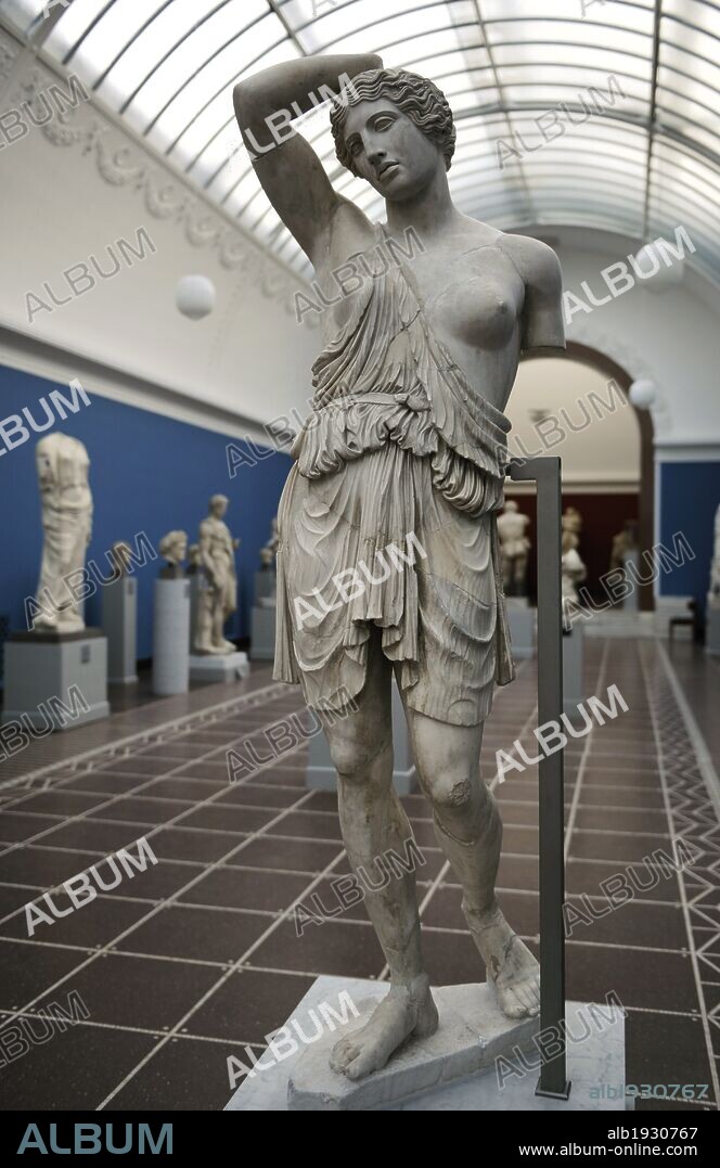 ARTE ROMANO. Escultura de una AMAZONAS con restos de policromía. Museo Carlsberg Glyptotek. Copenhague. Dinamarca. Norte Europa.