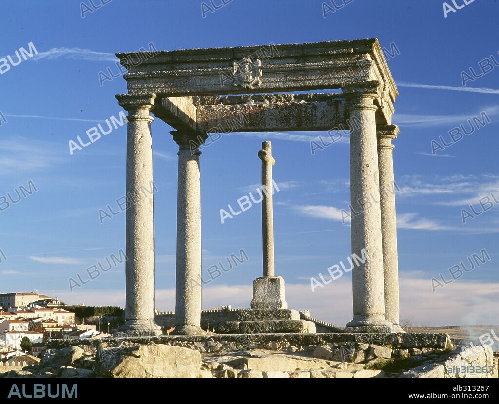 Ávila, provincia de España en la comunidad autónoma de Castilla y León. Mirador de la cruz extramuros.