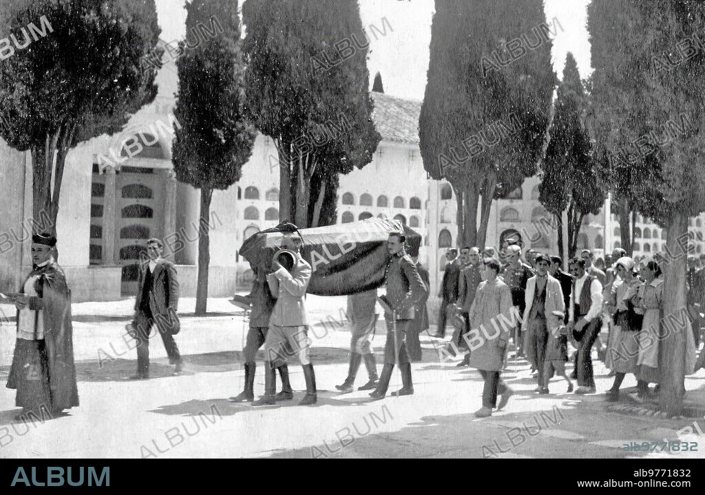 17 mayo 1919. Madrid. En el cementerio de san Justo. Entierro del capitán Rodríguez Echague, víctima de un accidente de aviación en Tetuan.
