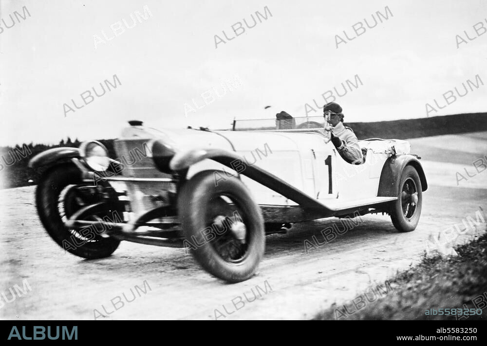 Caracciola, Rudolf Autorennfahrer Remagen 30.1.1901 - Kassel 28.9.1959. Eröffnungsrennen des Nürburgrings am 18./19. Juni 1927: Caracciola siegt auf Mercedes-Benz in der Kategorie der Sportwagen. Foto.