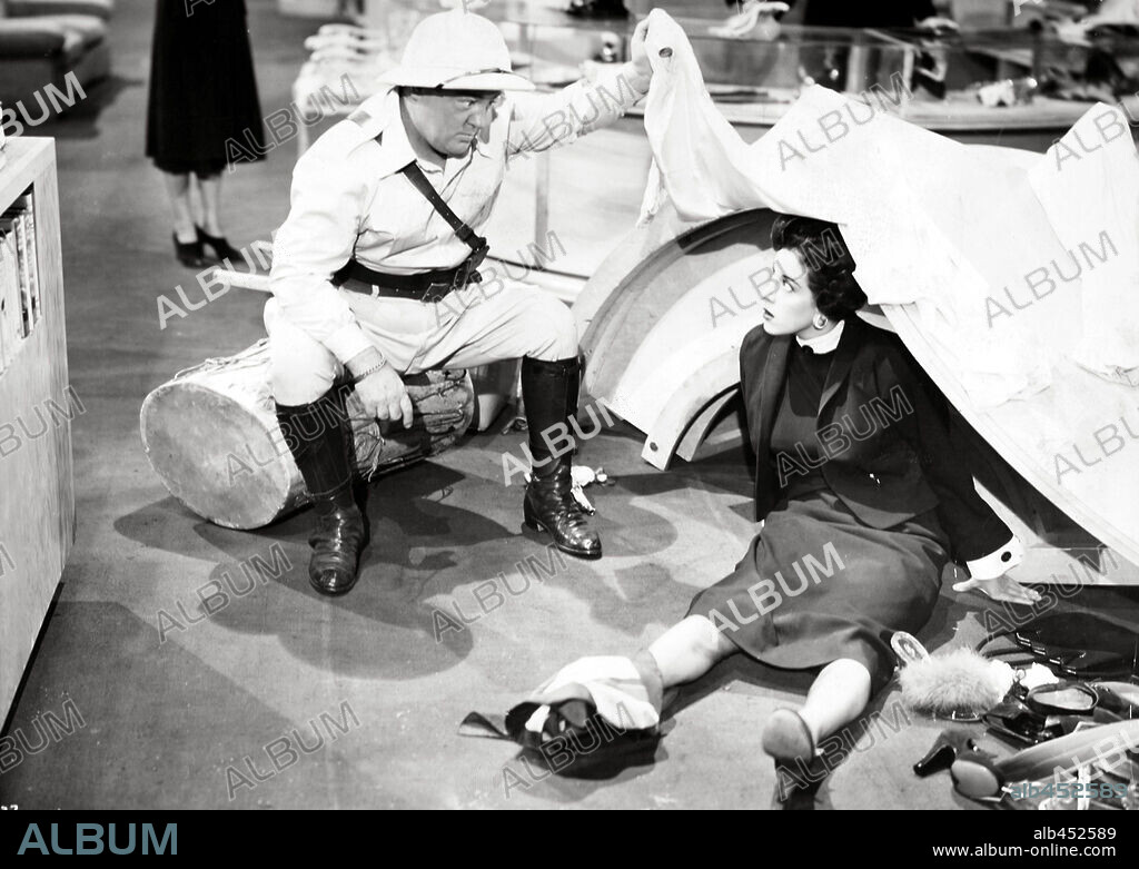 HILLARY BROOKE y LOU COSTELLO en LAS MINAS DEL REY SALMONETE, 1949 (AFRICA SCREAMS), dirigida por CHARLES BARTON. Copyright UNITED ARTISTS.