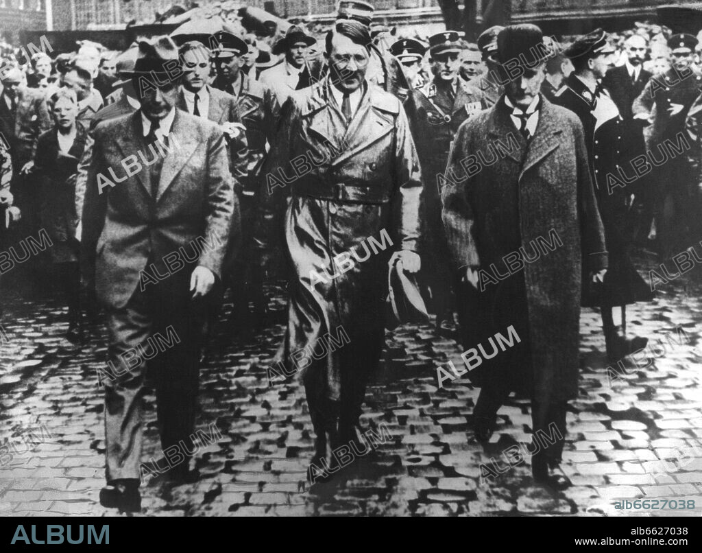 German industrialist Gustav Krupp von Bohlen und Halbach (r) and Adolf Hitler (m) during a visit to the Krupp Factory in Essen. 30/11/1999