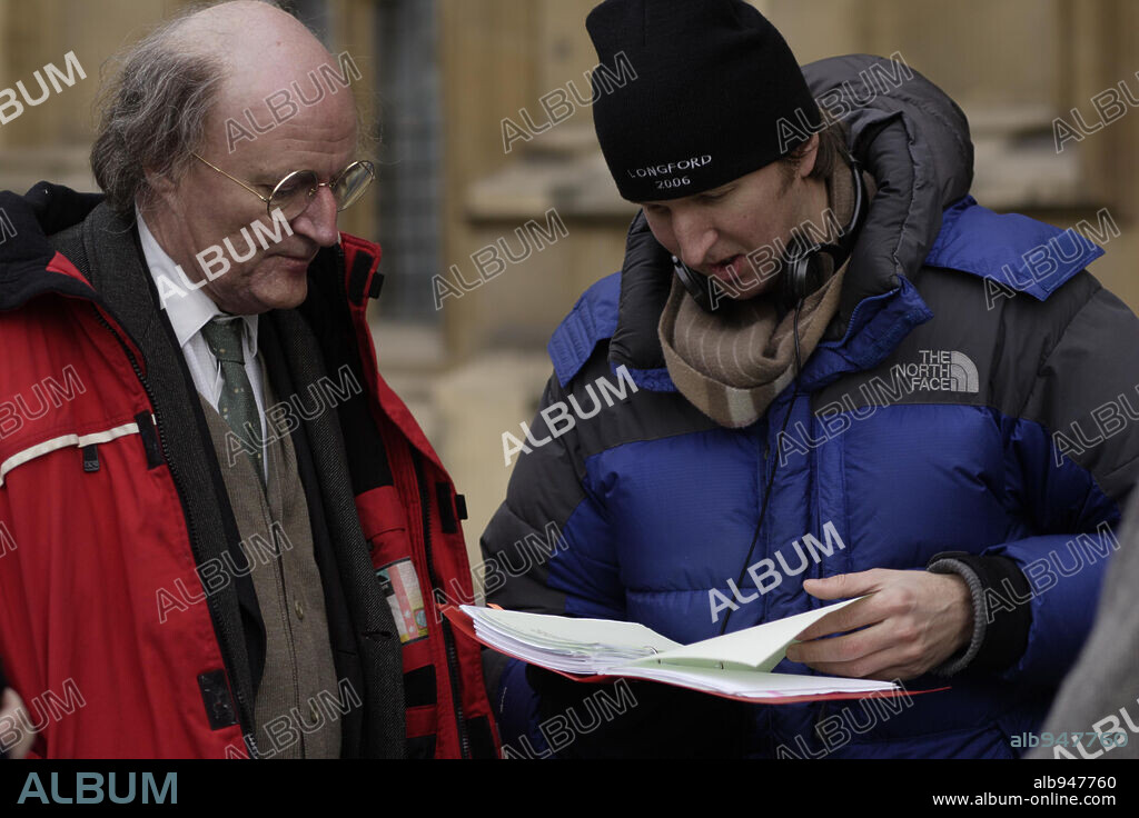 JIM BROADBENT y TOM HOOPER en LONGFORD, 2006, dirigida por TOM HOOPER. Copyright HBO FILMS.