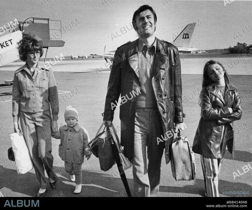 ARKIV 1974. Den tjeckiska familjen Porizka återförenade. Fr.v. Anna Porizka, Jachym, Jiri Porizka och Pavlina Poriskova, vid ankomsten till Sturup. Foto: Ingvar Andersson / SCANPIX / Kod 3.