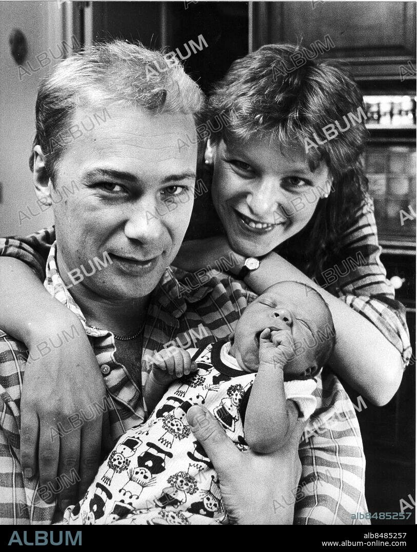 GÖTEBORG 1987-05-04.. Lotta Engberg med maken Anders och dottern Malin. *** Local Caption *** GP Foto: Anders Hofgren / Kamerareportage / TT / Kod: 2524.