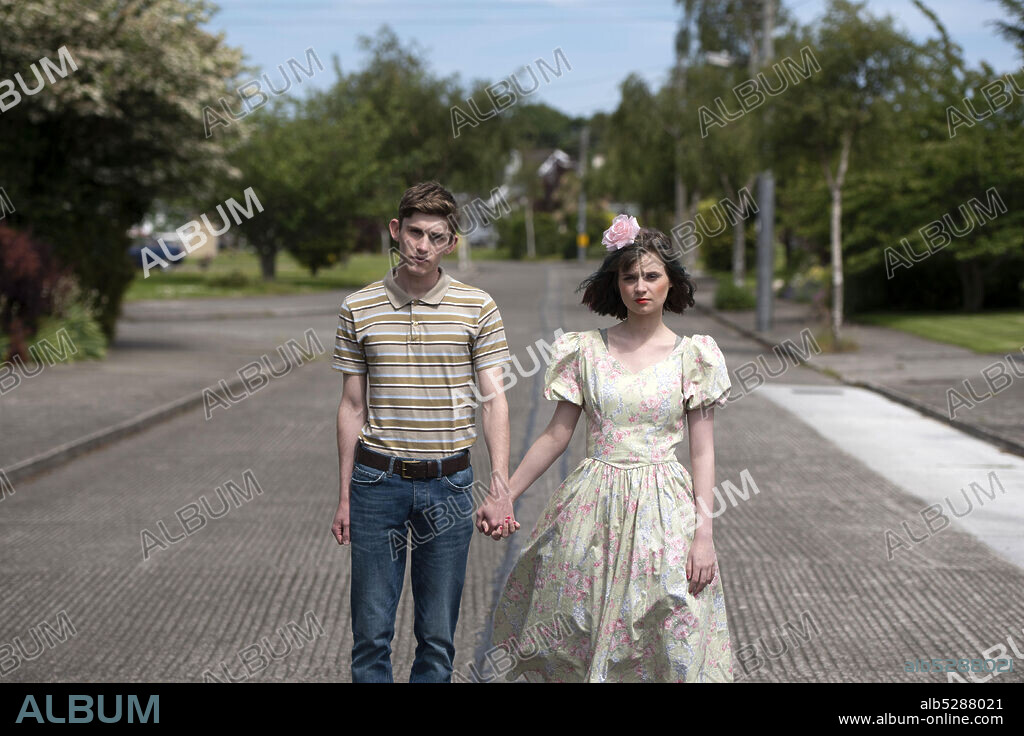 FIONN O'SHEA and LOLA PETTICREW in DATING AMBER, 2020, directed by DAVID FREYNE. Copyright SCREEN IRELAND.