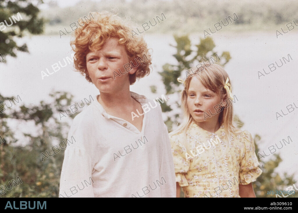 JODIE FOSTER y JOHNNY WHITAKER en LAS AVENTURAS DE TOM SAWYER, 1973 (TOM SAWYER), dirigida por DON TAYLOR. Copyright UNITED ARTISTS.