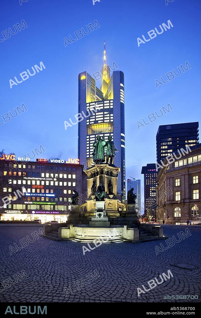 Johannes Gutenberg monument on the Rossmarkt, the headquarters of the Commerzbank behind, Frankfurt, Hesse, Germany, Europe.