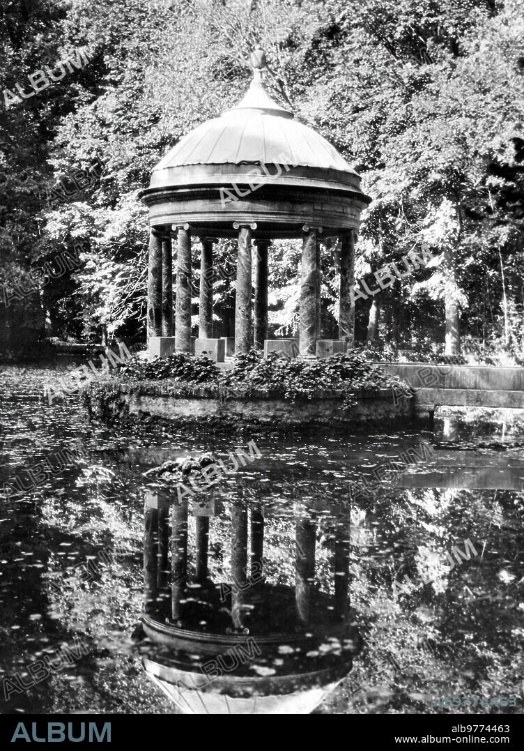1960. Templete de los Lagos del Jardin del príncipe donde se Celebran Hace más de 50 Años las Grandes Cacerías de Faisanes. Fecha Aprox.