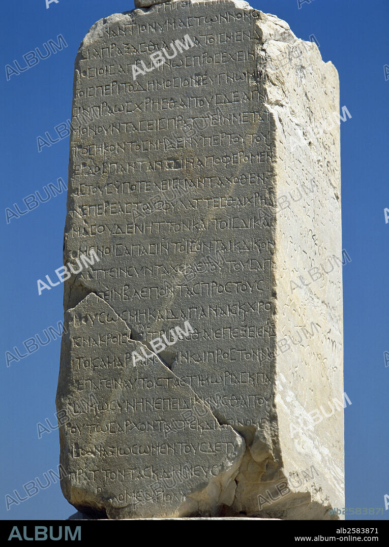 EDICTOS DE LOS GOBERNADORES EUTROPIO Y FESTOS relativos a la reconstrucción de la ciudad de Efeso tras los terremotos de los años 358 y 365, escritos en carácteres GRIEGOS. CIUDAD DE EFESO. TURQUIA.