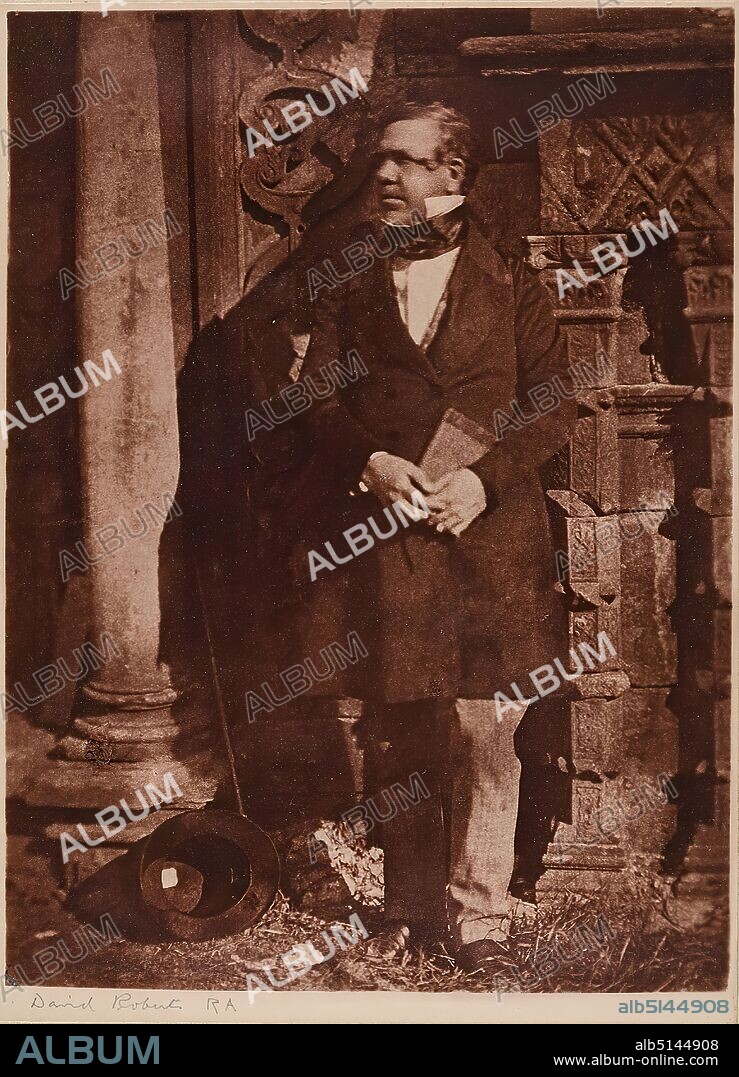 David Octavius Hill, James Craig Annan, David Roberts R.A, cardboard, pigment print, image size: height: 19.30 cm; width: 14.20 cm, inscribed: recto: u. li. on the lead picture carrier: David Roberts RA, inscribed: verso a. d. Passepartout: centered in lead: No. 039, Phot. David Octavius Hill (1802-1870), Edinburgh 1843-1848, The painter David Roberts R.S.A. (1796-1864), Photograph ca. 1843, Sepia charcoal and pigment print = 19,3 x 14,2 cm, stamp: verso a. d. Passepartout: a. d. Passepartoutkarton Stamp: cabinet no. beside it in lead: 26, stamp: box no. beside it in lead 2A, stamp Lehrsammlung der, Staatlichen Landesbildstelle Hamburg, Inventory no, next to it in lead: box 2, portrait photography, artist.