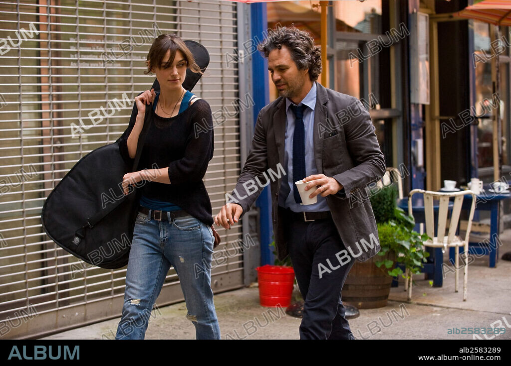 KEIRA KNIGHTLEY et MARK RUFFALO dans BEGIN AGAIN, 2013, réalisé par JOHN CARNEY. Copyright EXCLUSIVE MEDIA GROUP.