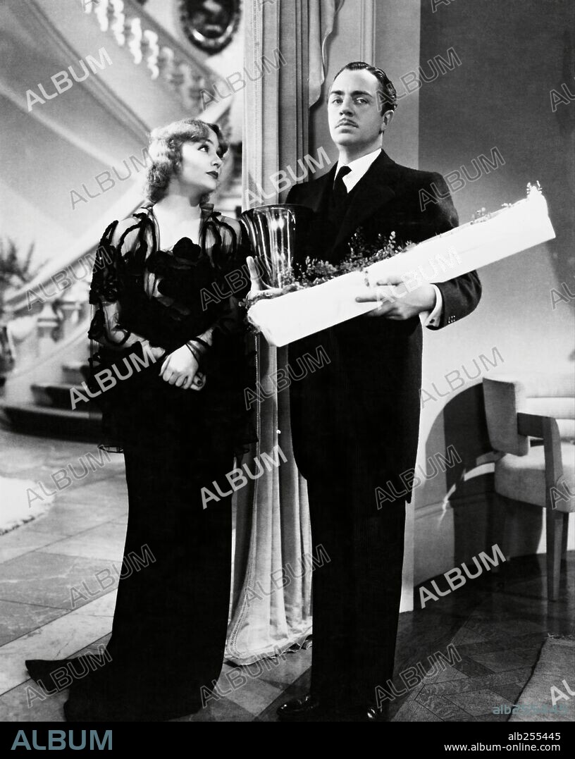 CAROLE LOMBARD and WILLIAM POWELL in MY MAN GODFREY, 1936, directed by GREGORY LA CAVA. Copyright UNIVERSAL PICTURES.