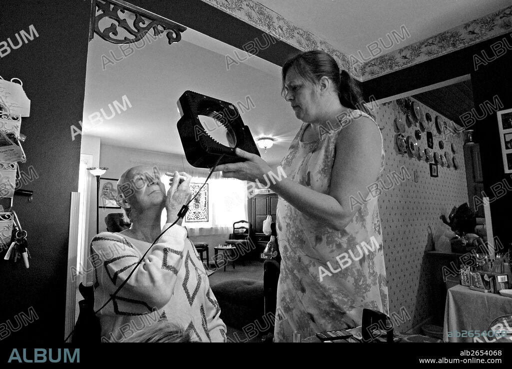 RICHARD RAMSEY and ELLEN WEIRICH. Jul 18, 2006 - Piscataway, New Jersey, U.S. - At Lady Ellen's Le Femme Finishing School, Renee got lessons in hair, makeup, and walking like a woman from ELLEN WEIRICH. (Credit Image: © April Saul/zReportage.com via ZUMA Press). 18/07/2006