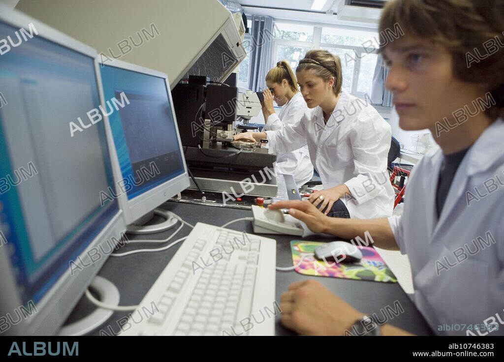 Polytechnic School, University of the Basque Country, Donostia, Gipuzkoa, Basque Country. Digital Instruments Veeco Dimension 3100, Atomic Force Microscope.